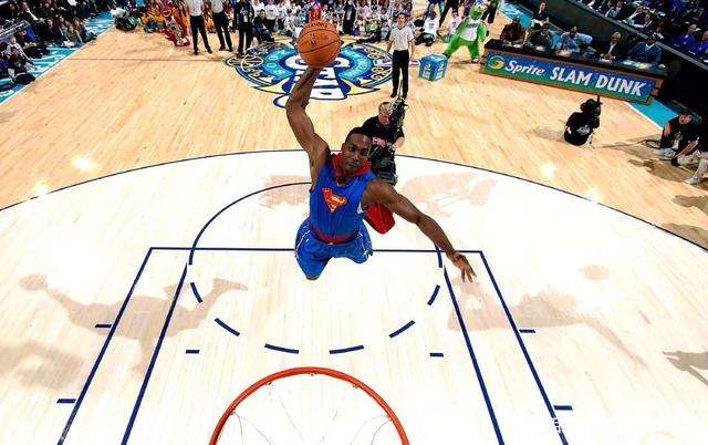 详情！nba裁判扣篮“桃红柳绿”