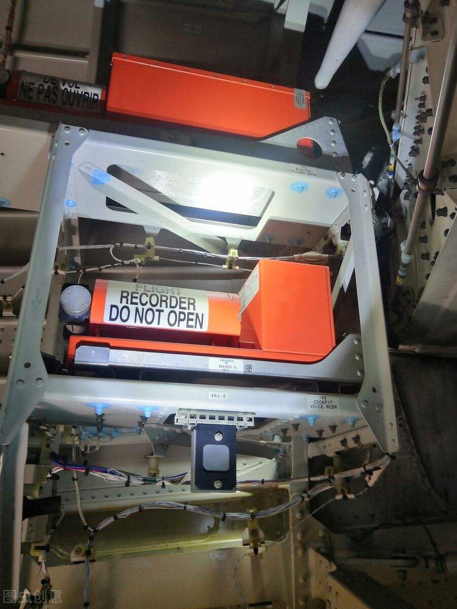 达人分享！飞机黑匣子是什么颜色“星星点点”