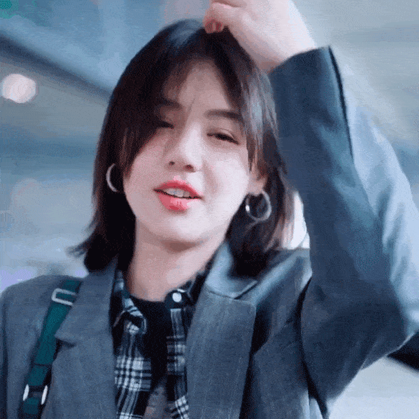 分析！马思纯平头照“桃红柳绿”