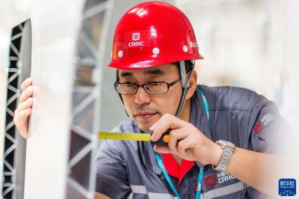 讲解！青藏铁路的意义“一抹红尘”