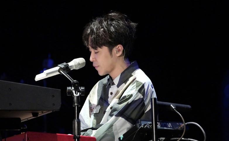 讲解！吴青峰发文“空谷幽兰”