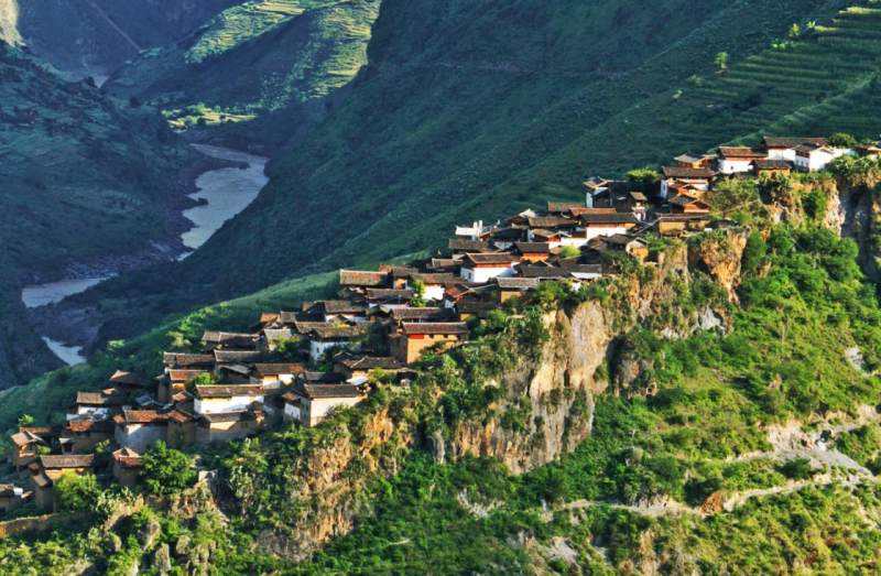 讲解！石头城是哪个国家“夏花依旧”