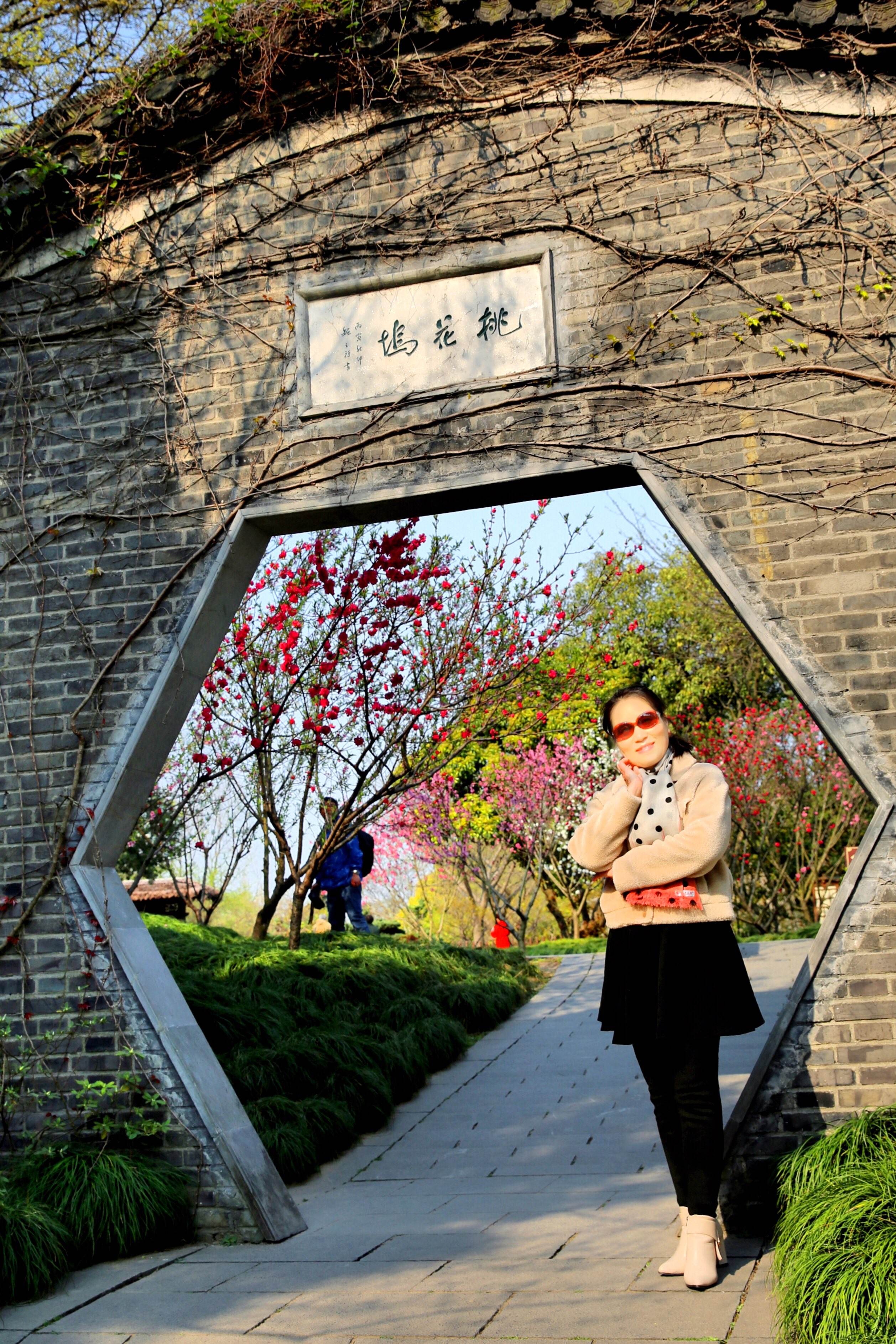 分析！中国人口最少乡“桃红柳绿”