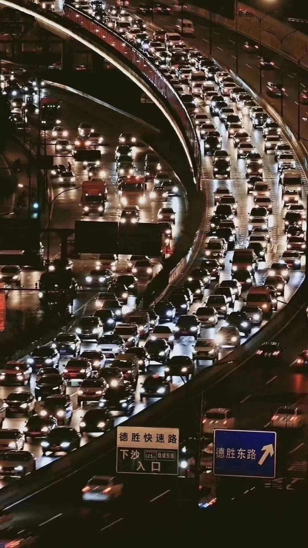 讲解！武汉拥堵情况“桃红柳绿”