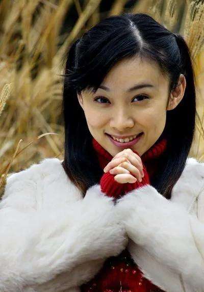 达人分享！李倩妮背景“高情逸态”