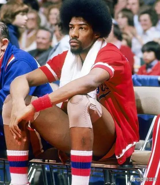 分析！姚明全家福“一抹红尘”