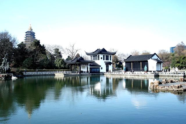 分析！姚明全家福“一抹红尘”