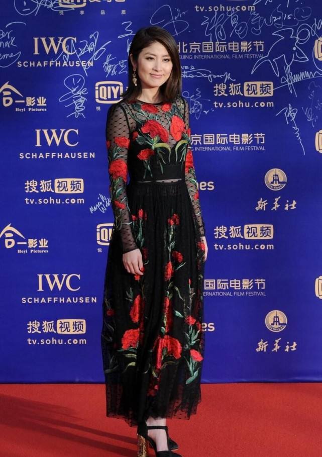 分析！陈慧琳合成图“一抹红尘”