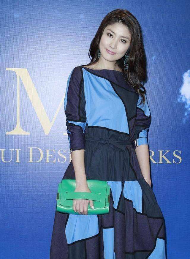 分析！陈慧琳合成图“一抹红尘”