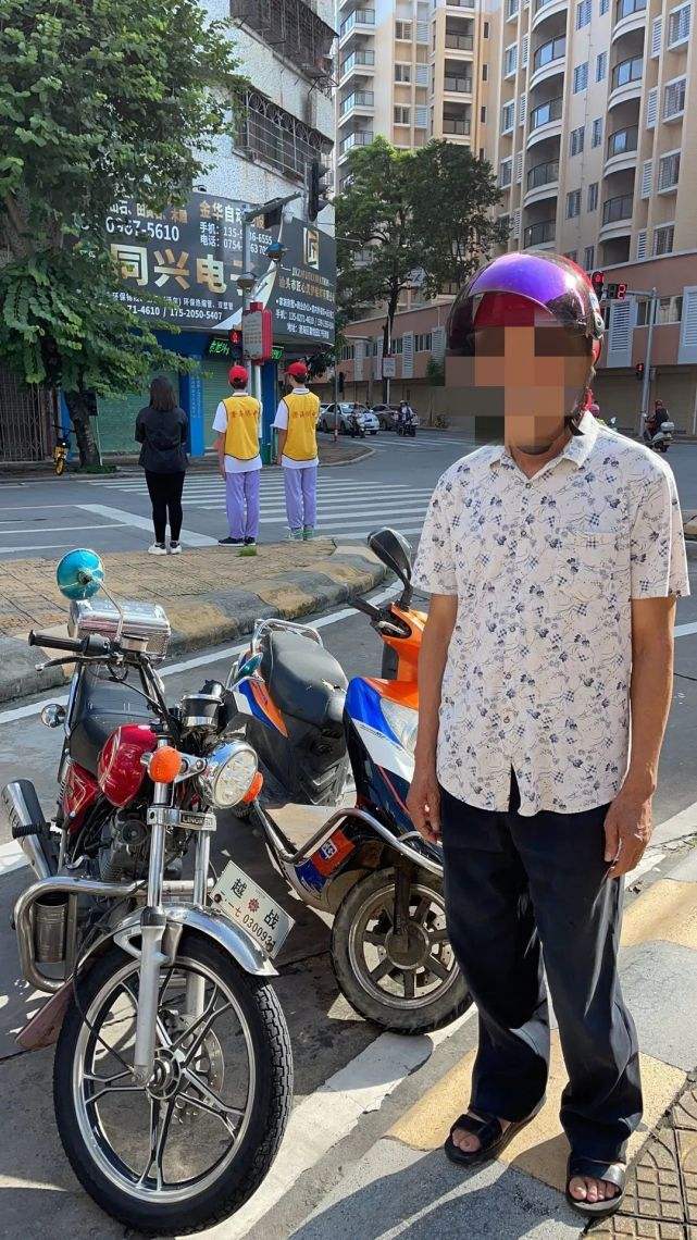 讲解！汕头交警单车扔摩托车“冰清水冷”