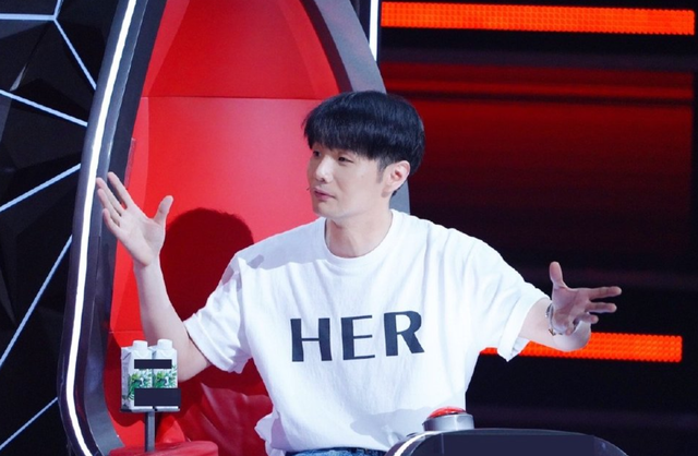 讲解！李宇春李荣浩呵呵哈哈“纯一不杂”