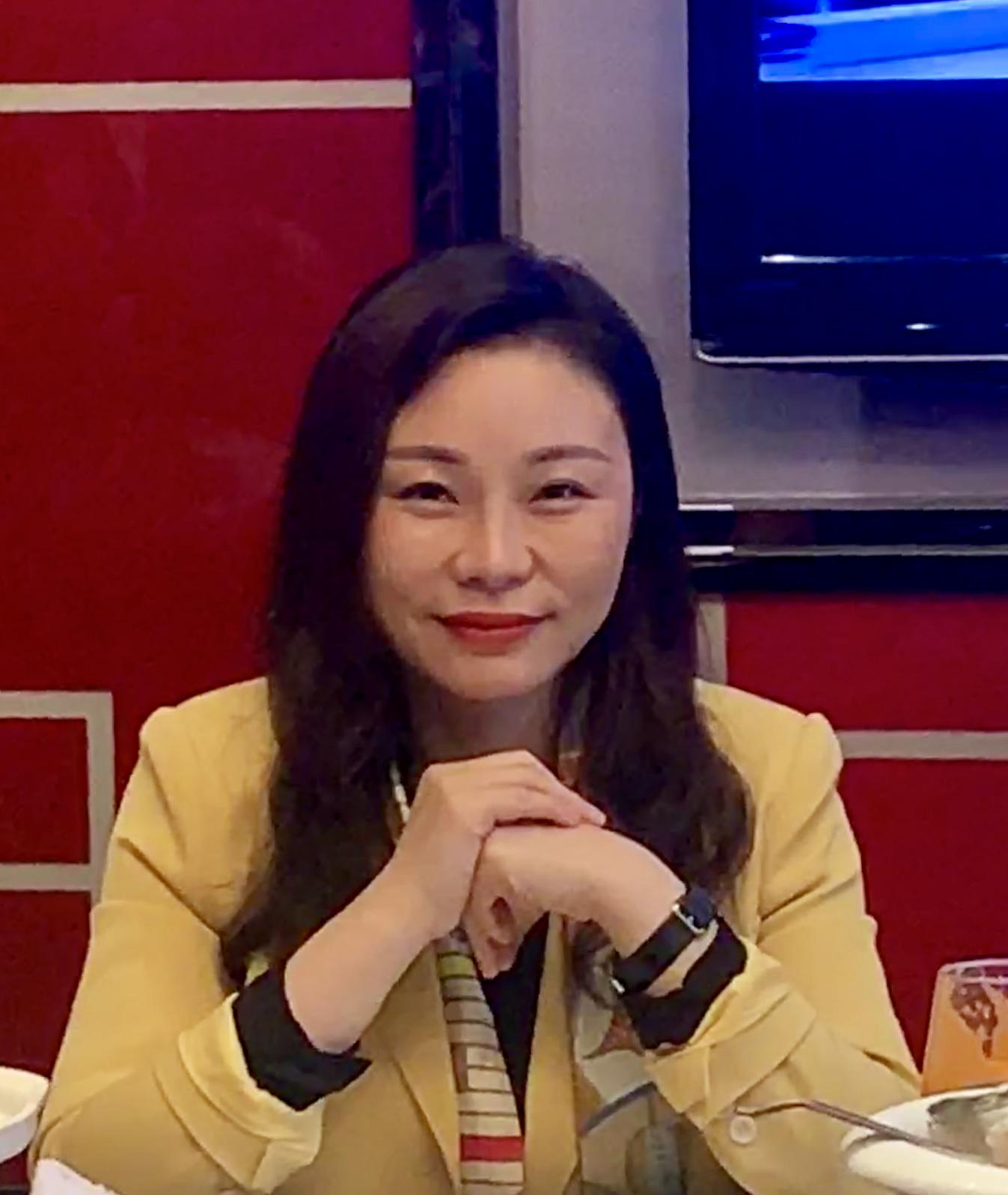 达人分享！美女主播李泳“桃红柳绿”