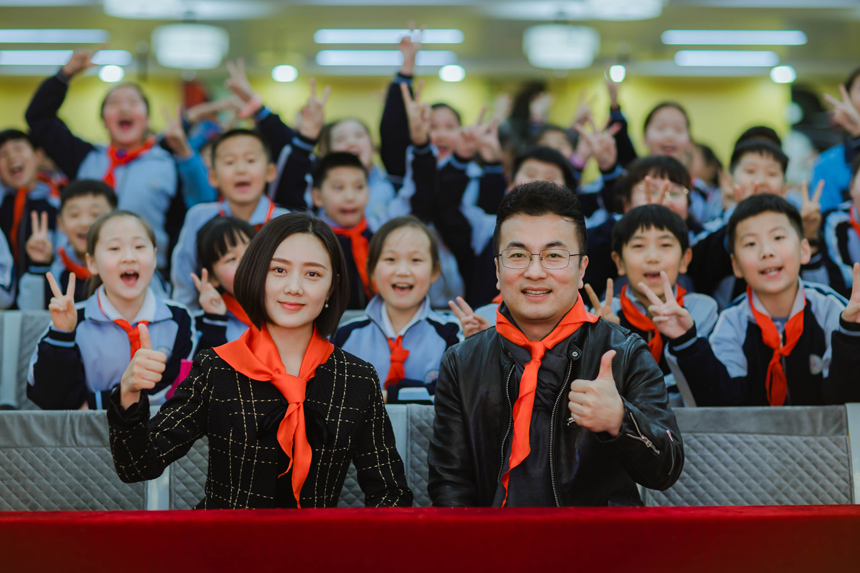 达人分享！美女主播李泳“桃红柳绿”