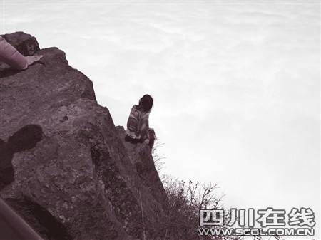 分析！峨眉山景区装防轻生玻璃墙“纯一不杂”