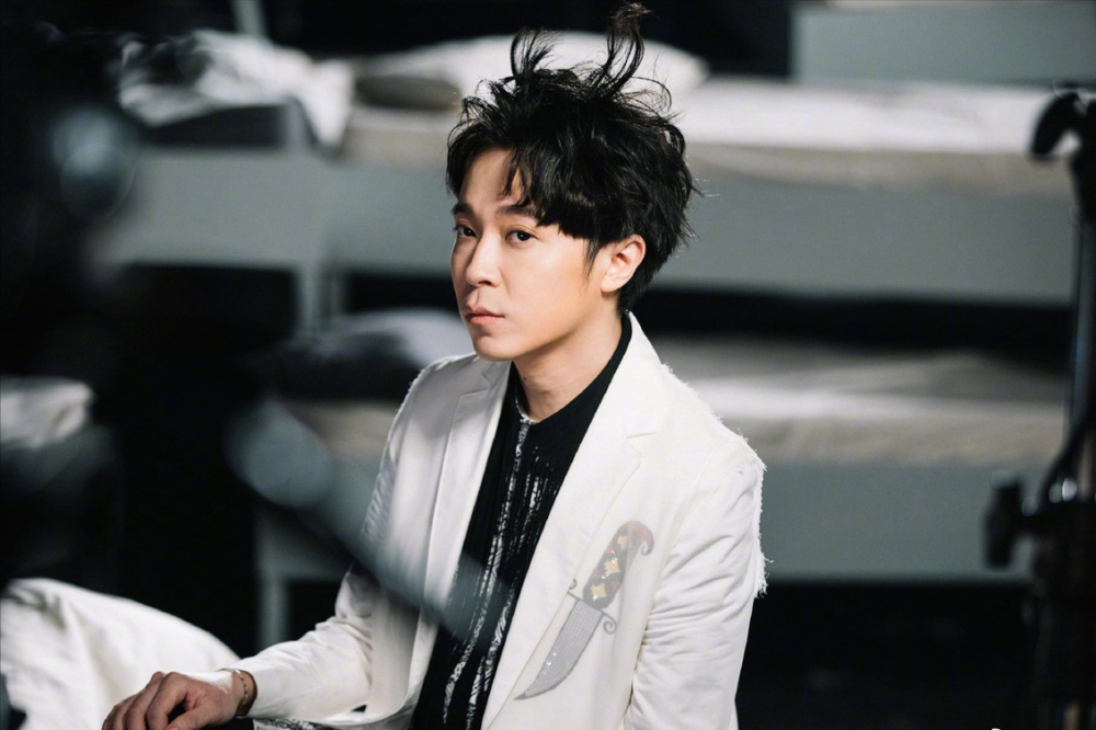 分析！吴青峰发文“郢中白雪”