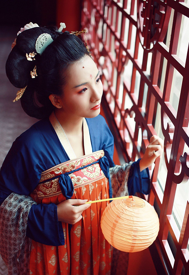 分析！移椅倚桐同望月