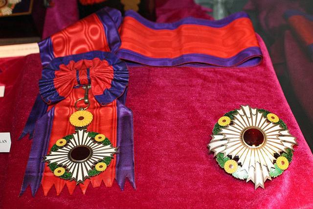 分析！共和国勋章是纯金打造的吗“夏花依旧”