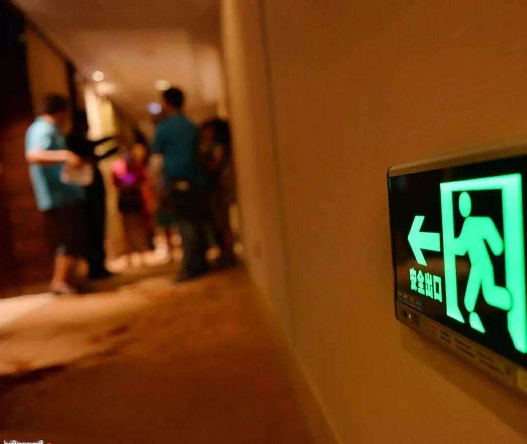 讲解！安全出口标志上的小绿人叫什么“郢中白雪”