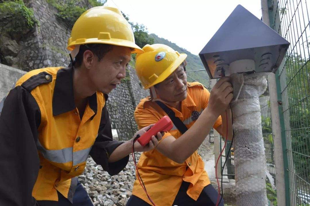 达人分享！宝成铁路复线“桃红柳绿”