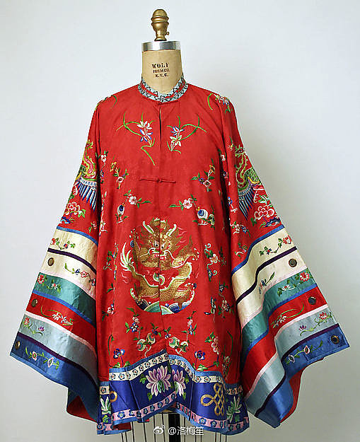 分析！巴黎僧服“典则俊雅”