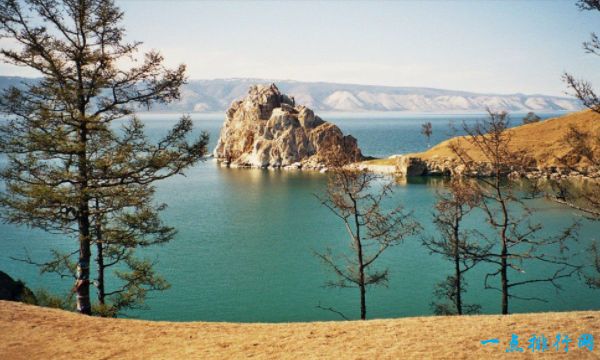 分析！世界上最深的湖在哪个国家“冰清水冷”