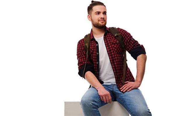 分析！张大胡子“一抹红尘”