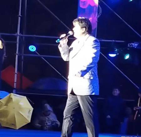 分析！毕福剑出场费“一抹红尘”