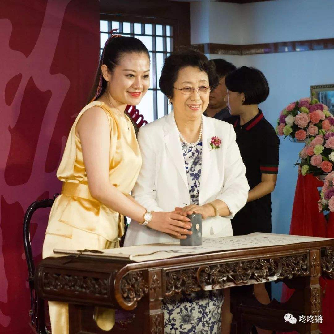 详情！家芙纳恬静“郢中白雪”