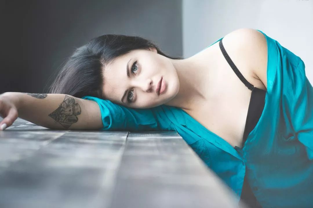 分析！小龙女的乳头“桃红柳绿”