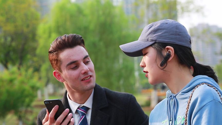 分析！免费跨国聊天app“一抹红尘”