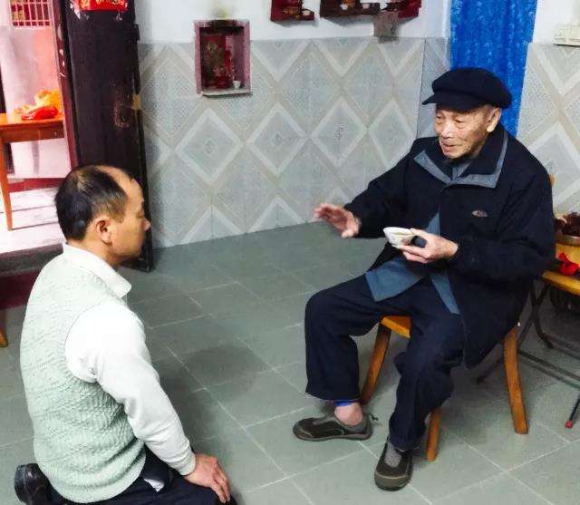 讲解！女孩磕头拜师父“夏花依旧”