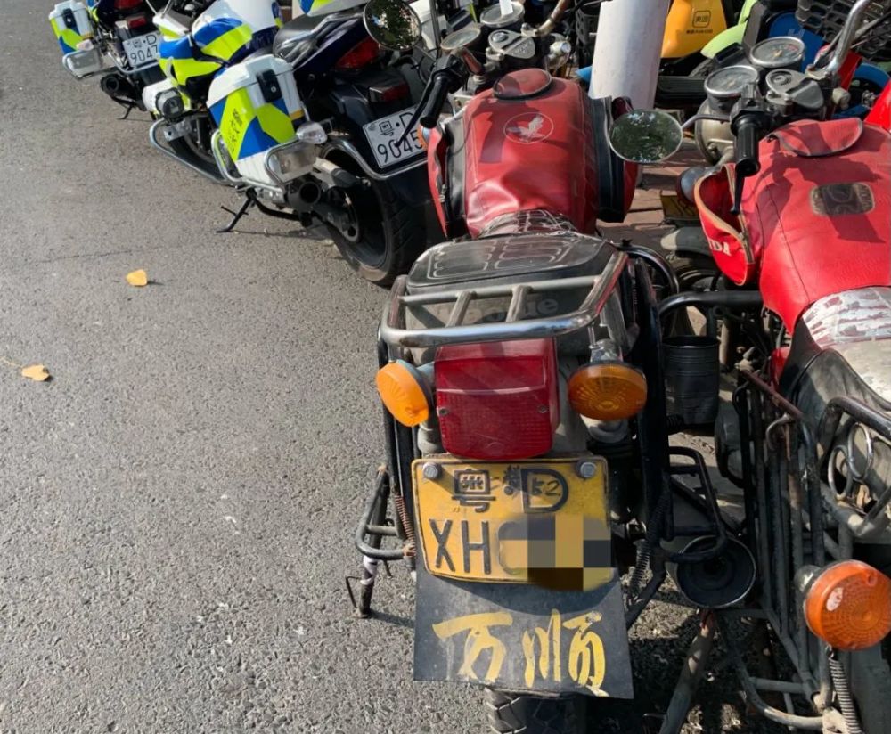 讲解！汕头交警单车扔摩托车“高情逸态”