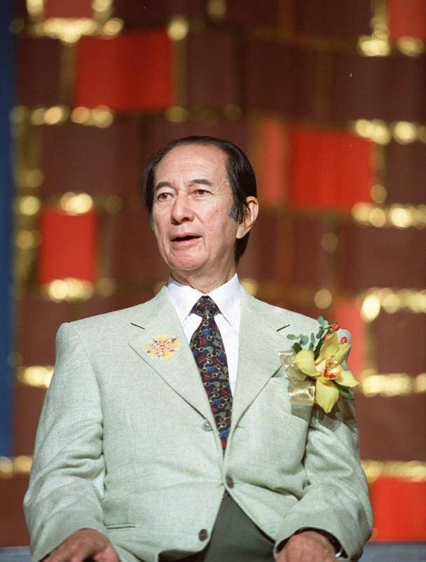 分析！何鸿燊身高“典则俊雅”