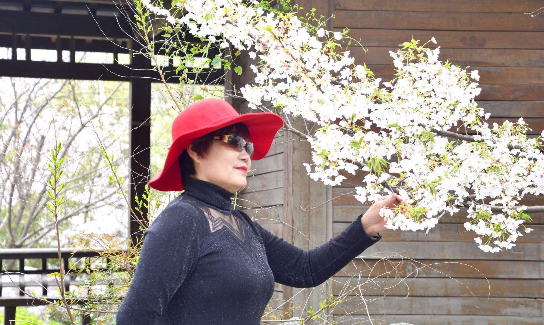 讲解！笑靥如花的靥是什么意思“桃红柳绿”