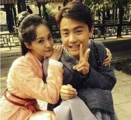 讲解！张翰为马天宇承包鱼塘“高情逸态”