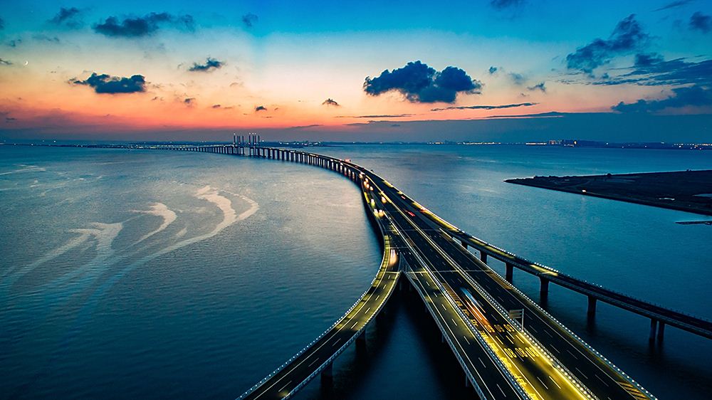 讲解！青岛大桥“一抹红尘”