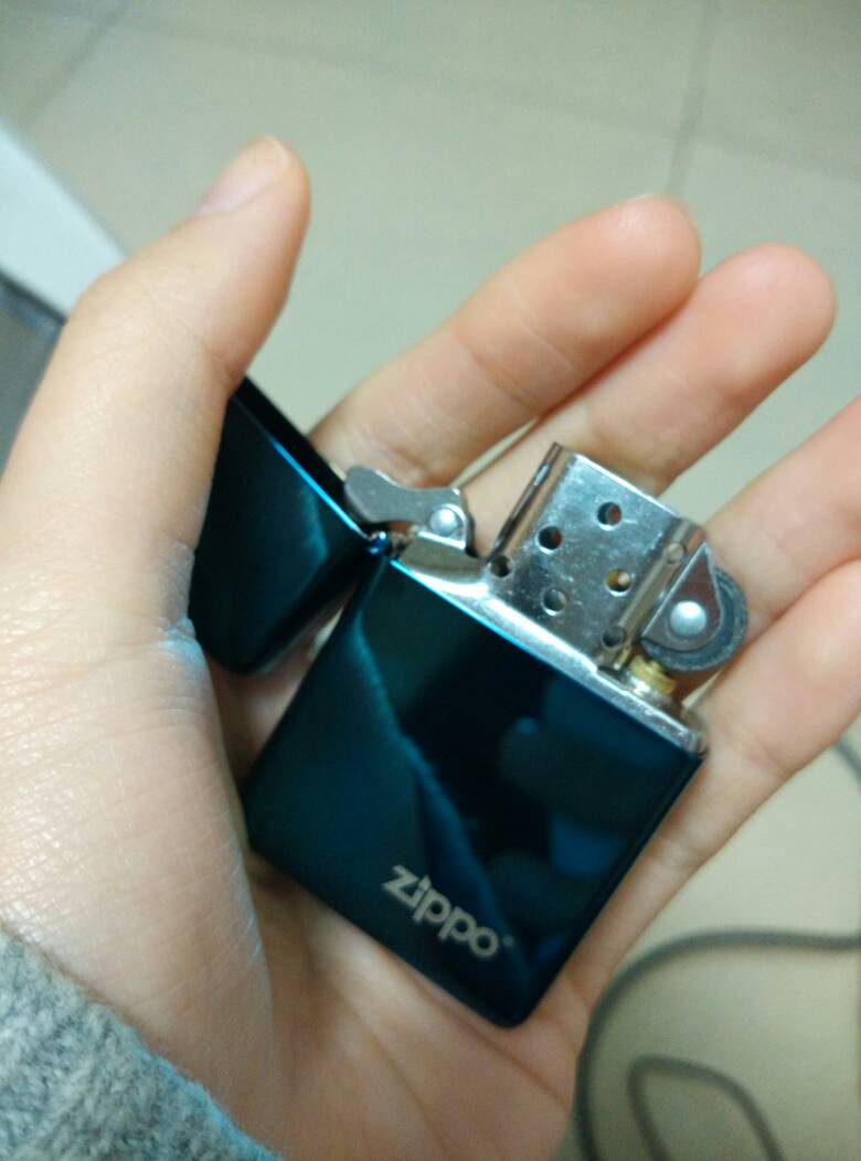 达人分享！zippo打火机怎么加油“冰清水冷”
