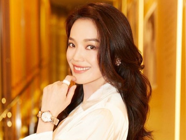 分析！舒淇五点照片“一抹红尘”