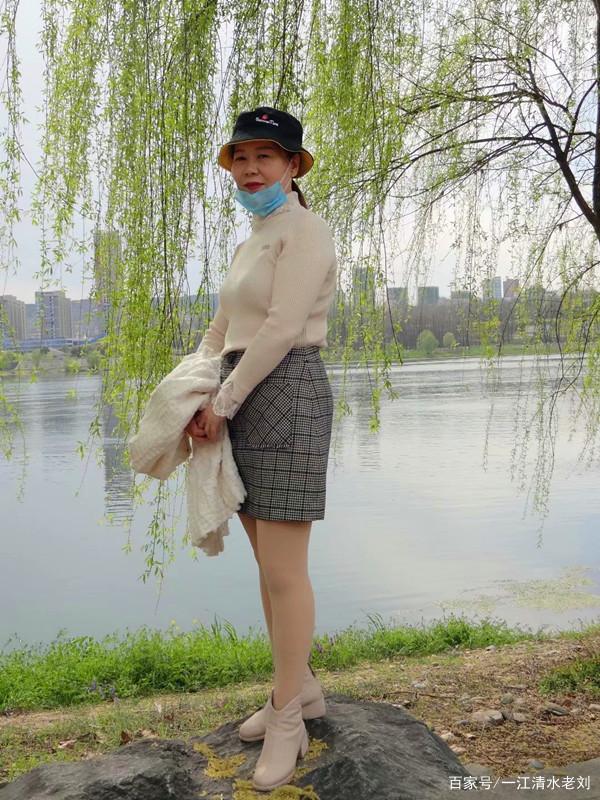 分析！每日一笑打一生肖“桃红柳绿”