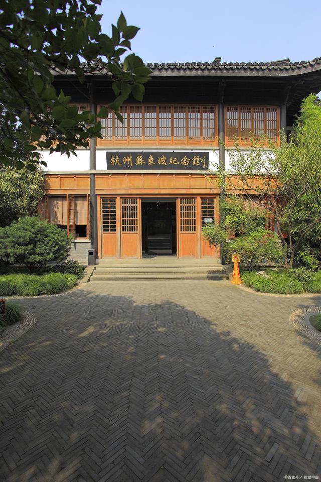 分析！定位怎么定“一抹红尘”