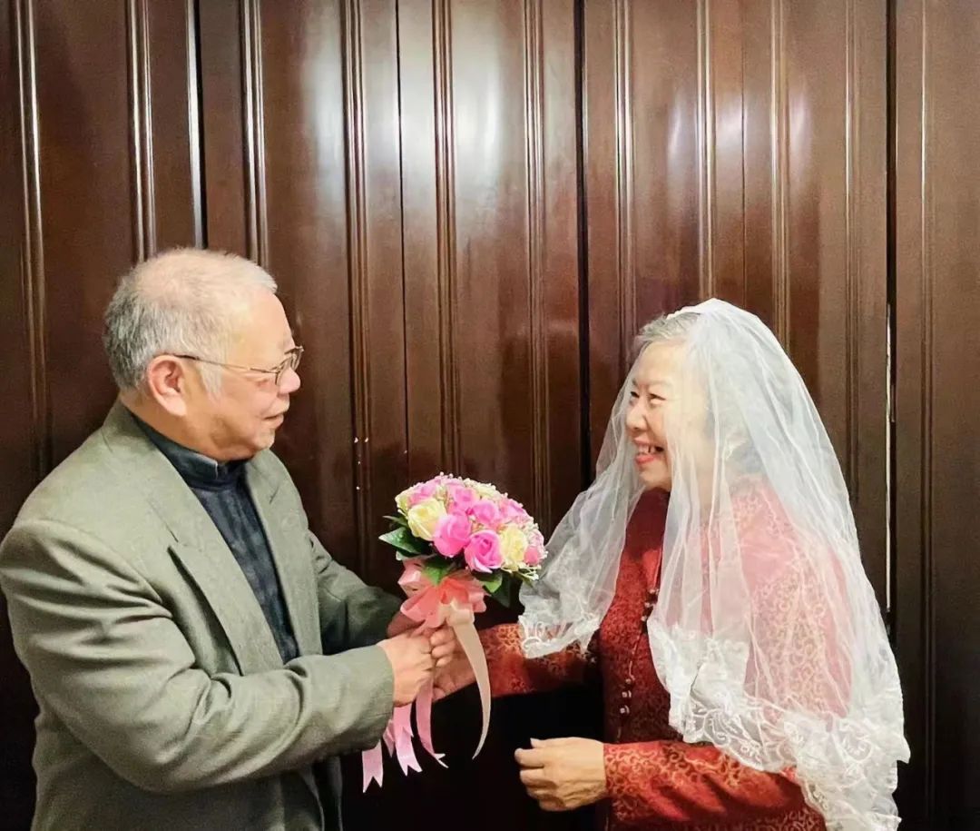 分析！闪光夫妇下车“纯一不杂”