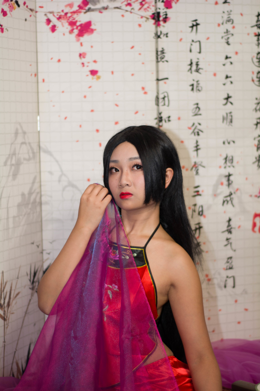 分析！工加偏旁组新字“一抹红尘”