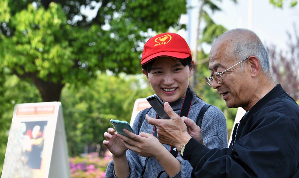 层融股票网“颂声载道”