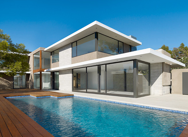 建研集团股票“谈不容口”