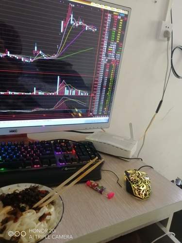 股吧！000523股票
