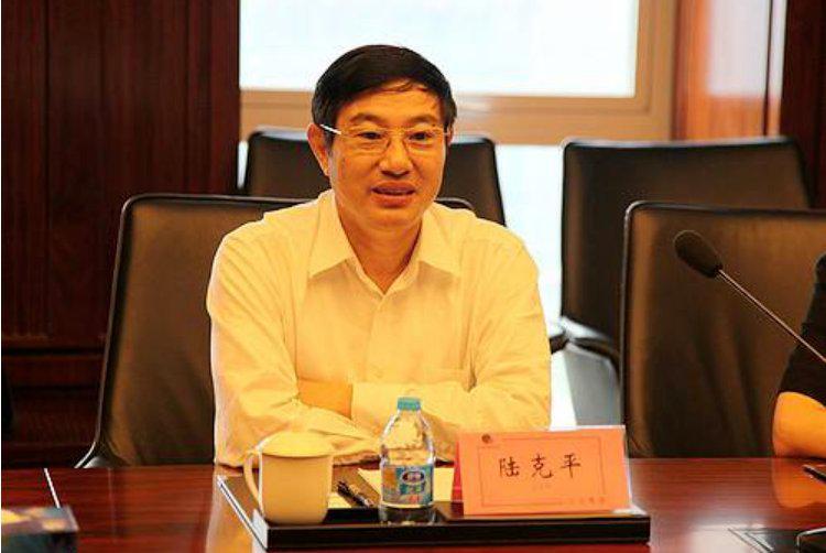 江苏阳光股票“谈不容口”