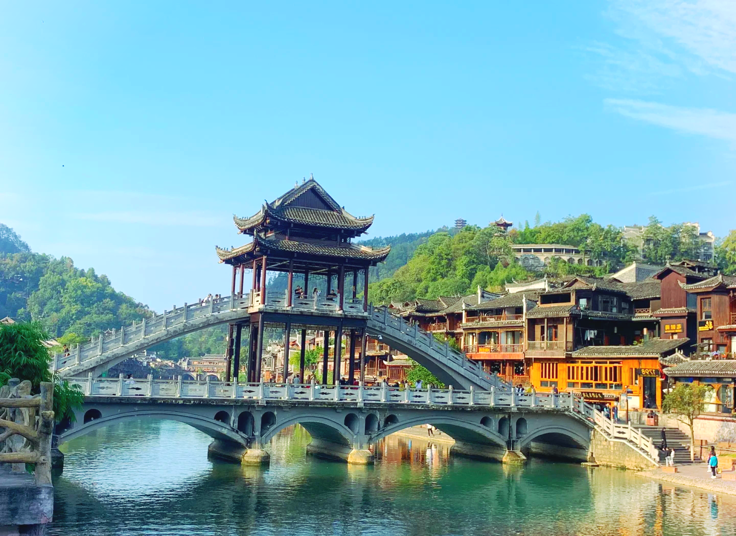 湖南凤凰古城旅游_湖南凤凰古城旅游路线