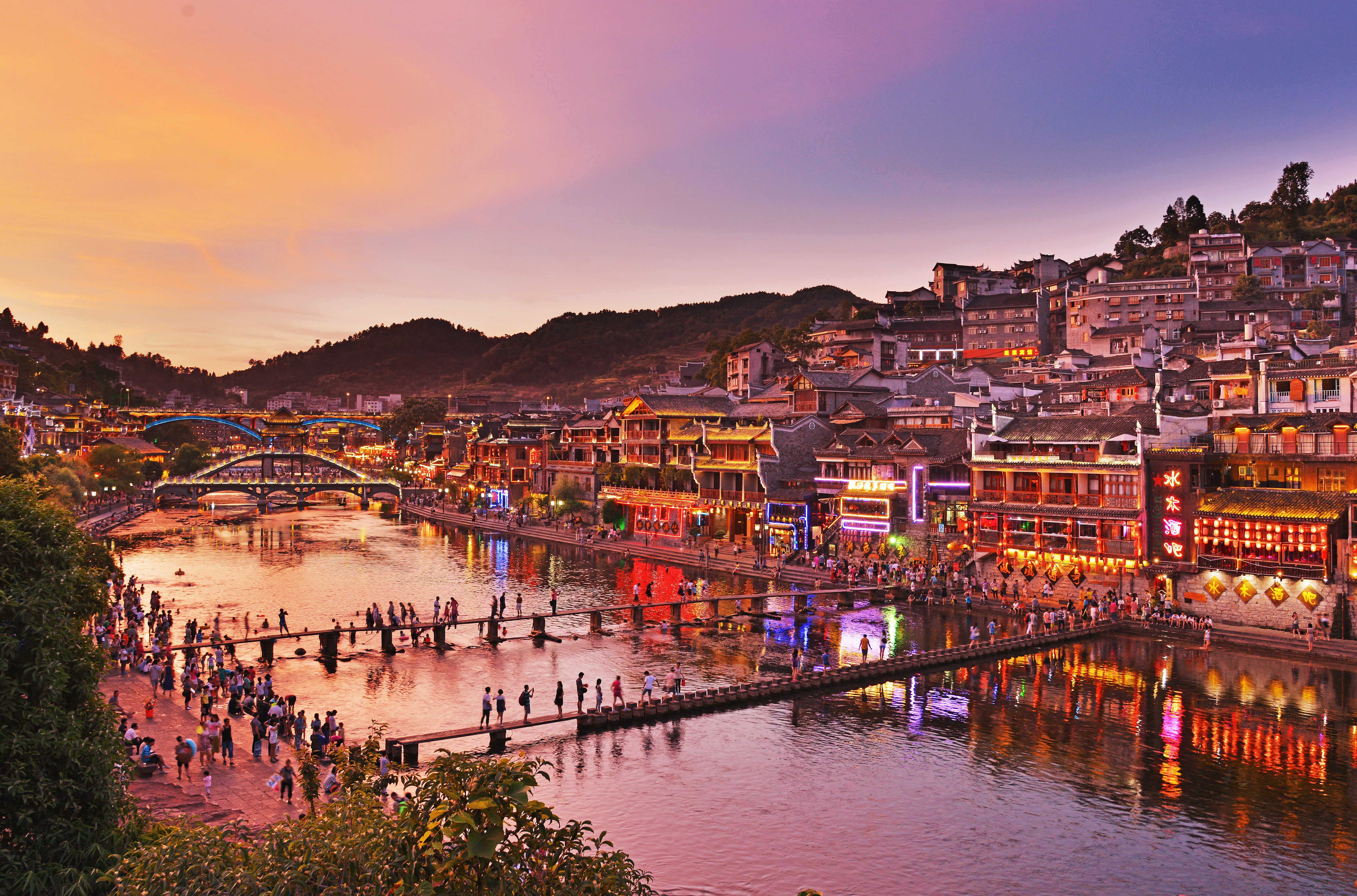 湖南凤凰古城旅游_湖南凤凰古城旅游攻略最佳线路