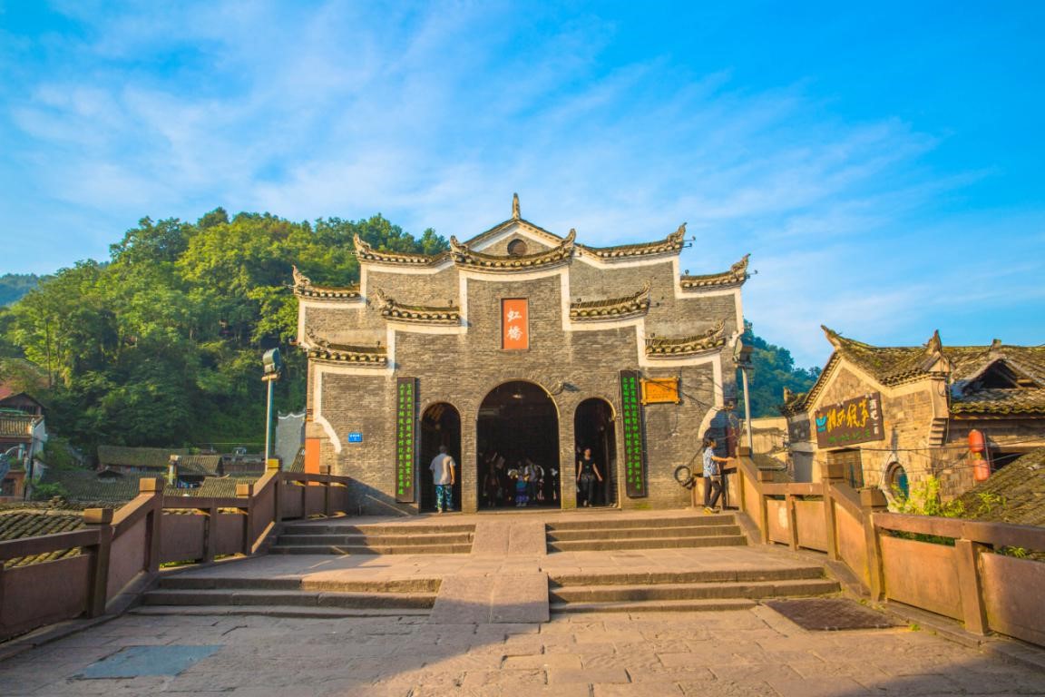 湖南凤凰古城旅游_湖南凤凰古城旅游攻略最佳线路
