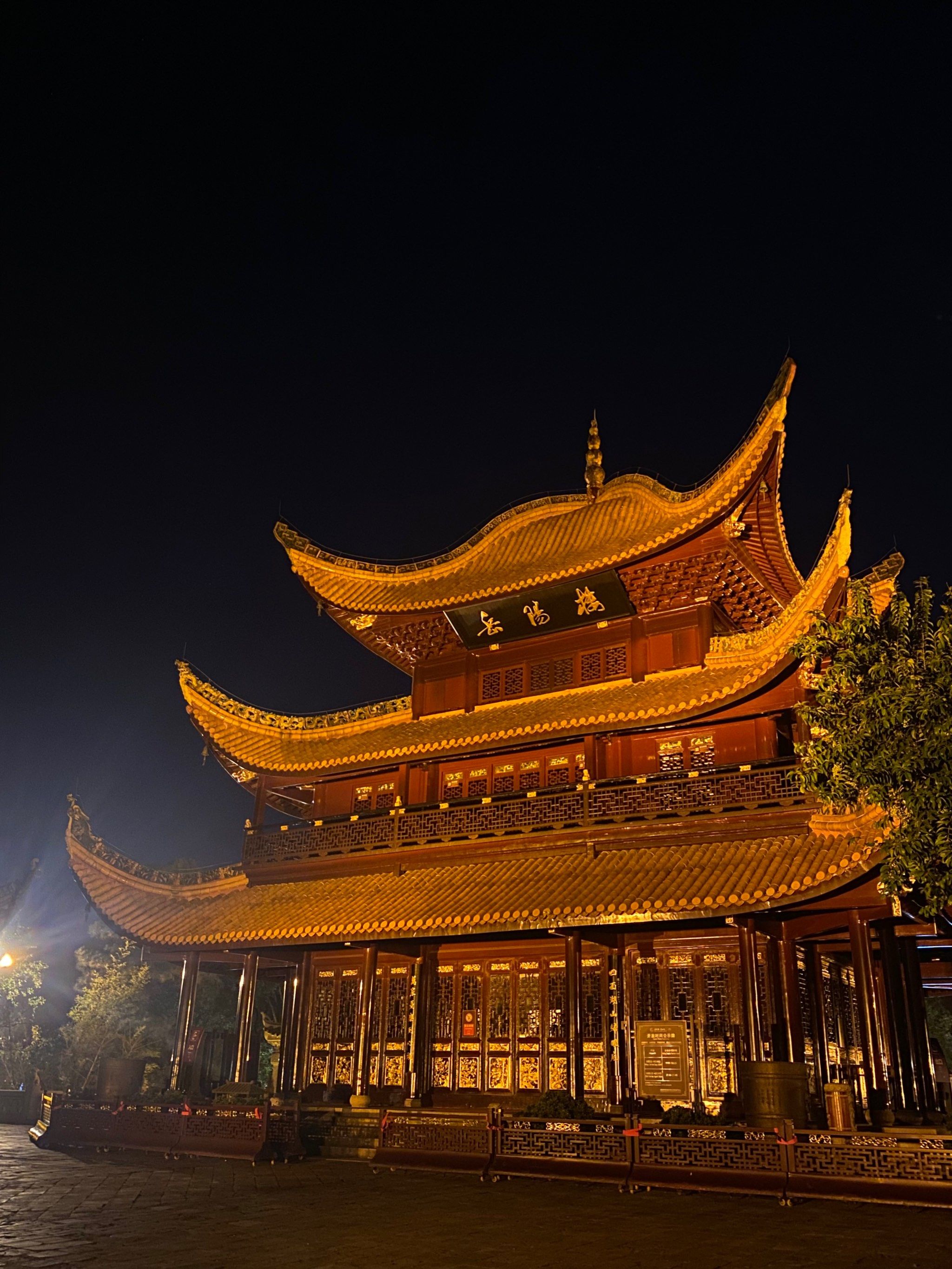 岳阳楼旅游_岳阳楼旅游区迎来大批游客
